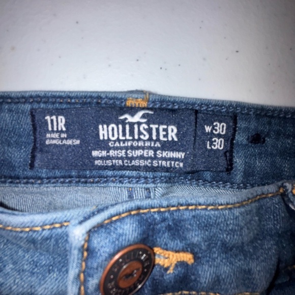 Hollister Women's Ripped Skinny Jeans - Blue - Picture 8 of 11